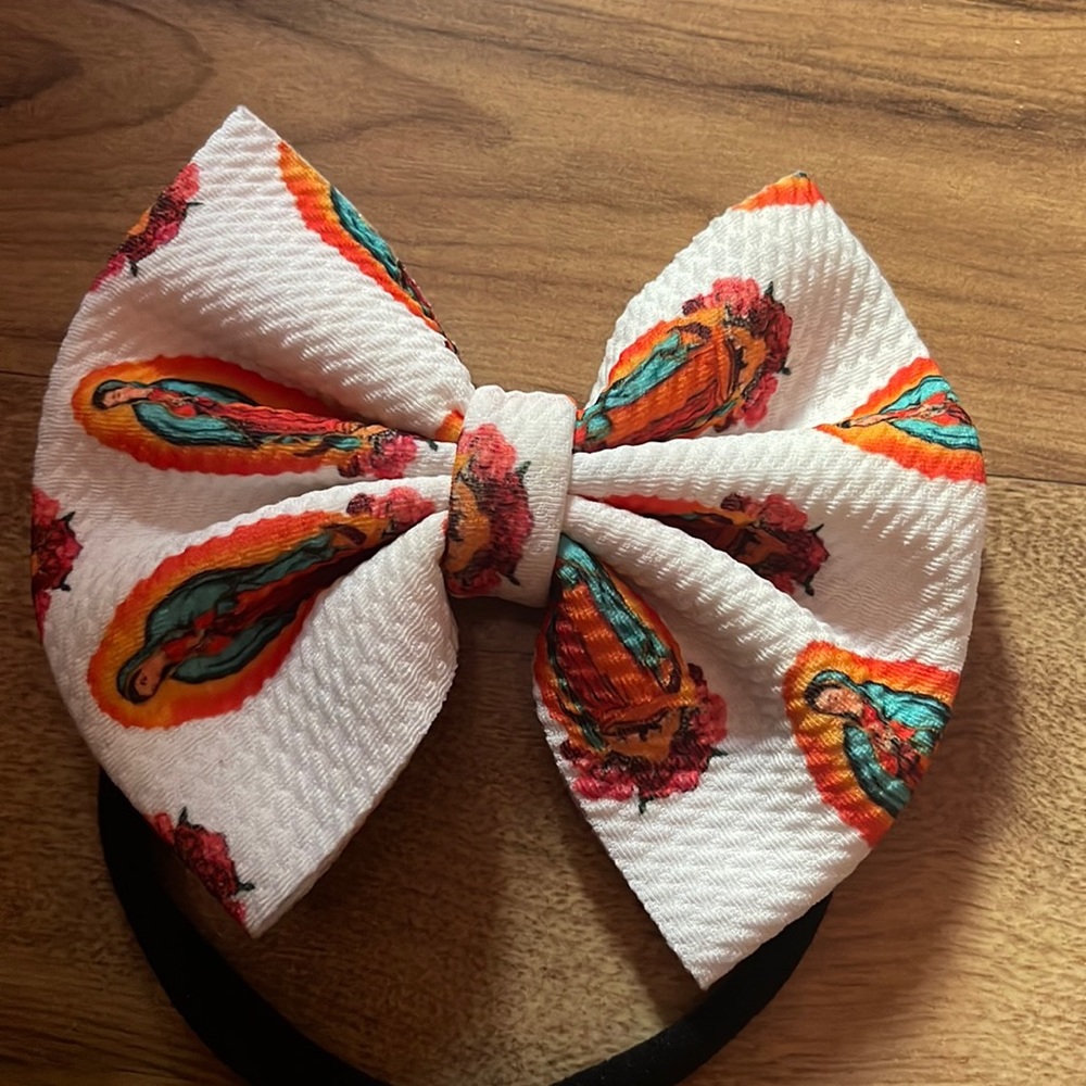 Selling my daughters preloved bows